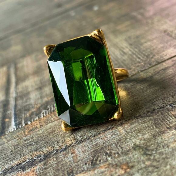 NEW Emerald Green Zirconium Stone Cocktail Ring - Picture 11 of 16